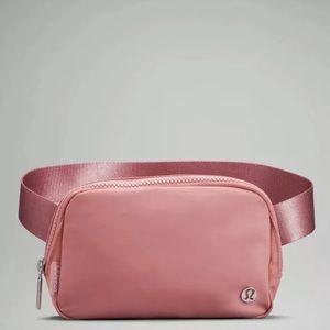 NWT Everywhere Belt Bag Pink Pastel Lululemon
